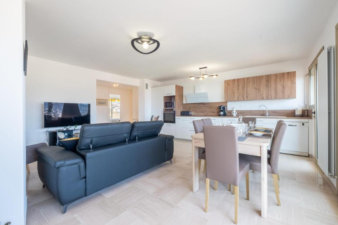 Apartment 3-br Near Downtown Sea View Parking