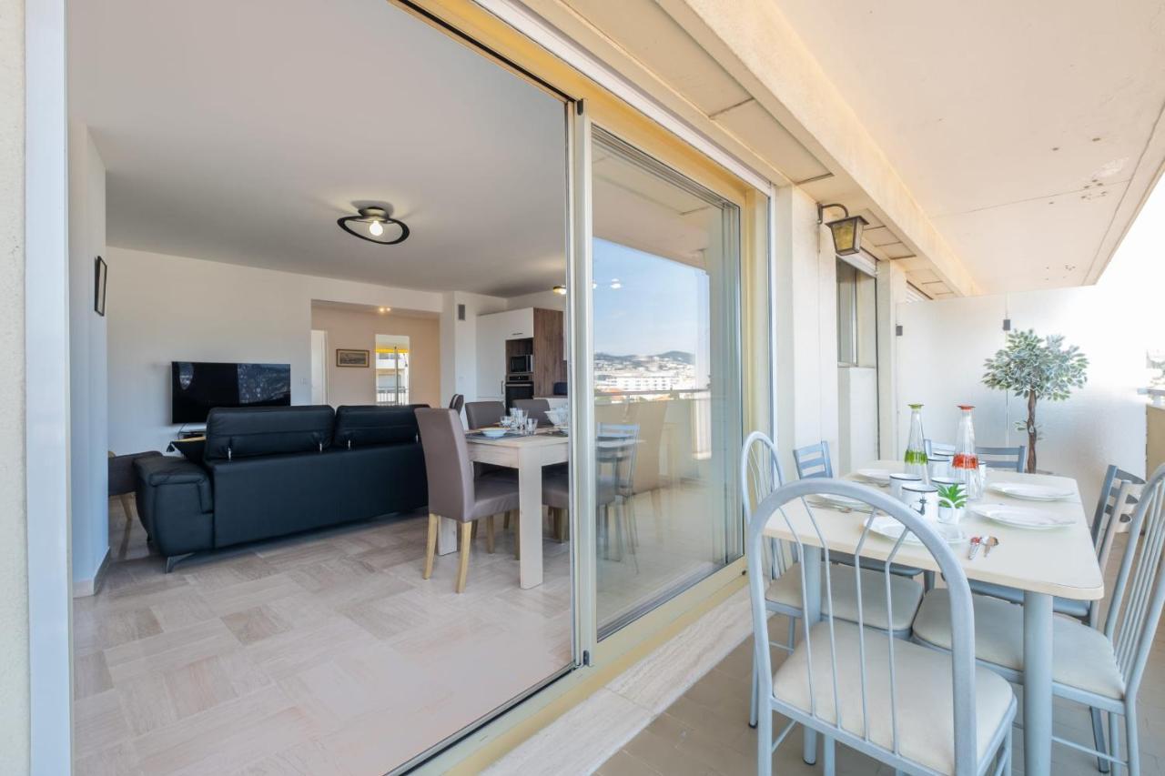 Apartment 3-br Near Downtown Sea View Parking