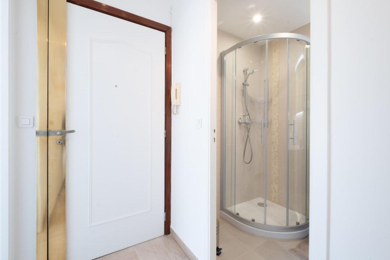 Apartment 3-br Near Downtown Sea View Parking
